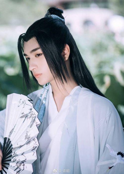 贵州网红穿汉服帅哥视频,贵州网红帅哥演绎古韵时尚