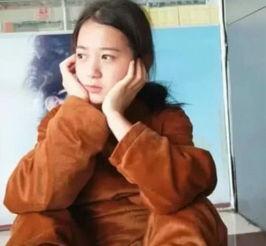 抖音戴土匪头套的网红,演绎另类风采，走红网络